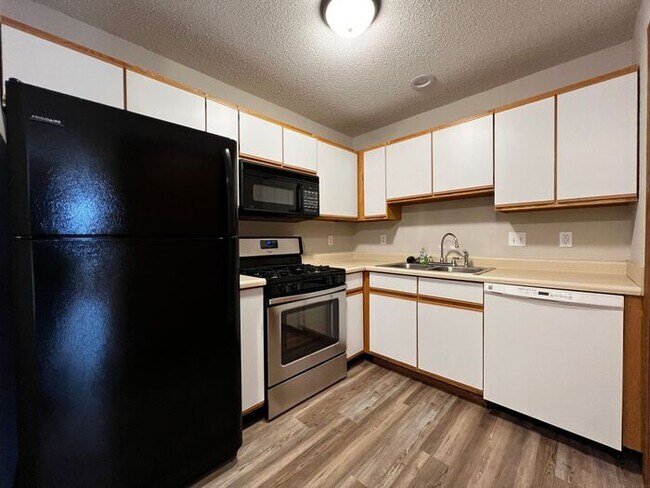 Foto del edificio - $1,250 | 2 Bedroom, 1 Bathroom Condo | Pet Friendly* | Available for August 1st, 2026 Move In!