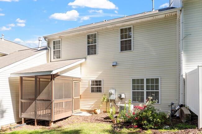 Foto del edificio - 1 Edgebrook Cir