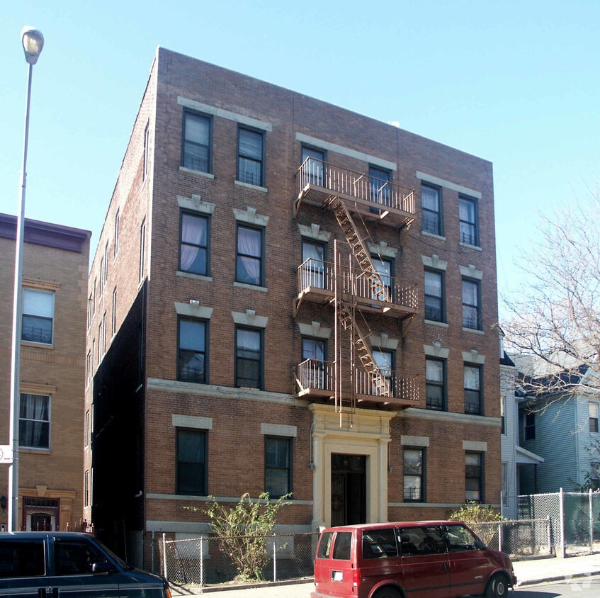 Primary Photo - 1757 Topping Ave