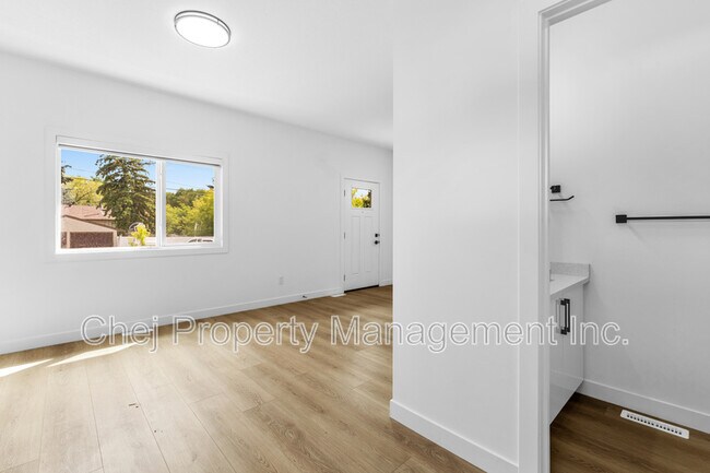Building Photo - 15945-15106 106 Ave NW