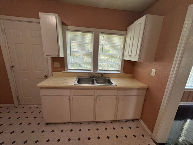 Building Photo - Birmingham/East Lake