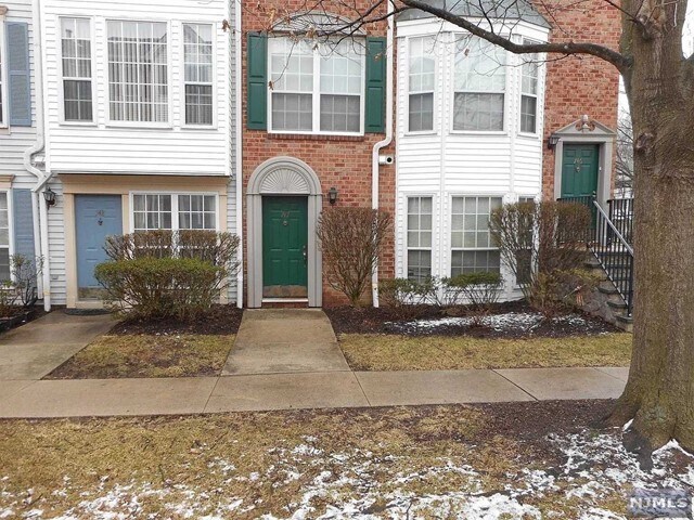 Building Photo - 747 Pepperidge Rd