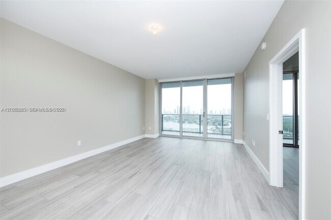 Foto del edificio - 16385 Biscayne Blvd