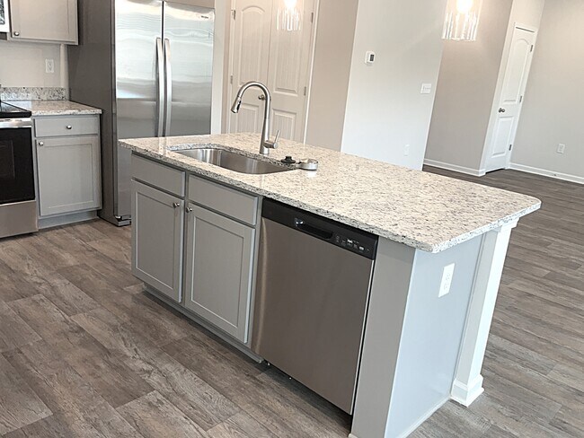 Building Photo - 3260 Emberly Dr