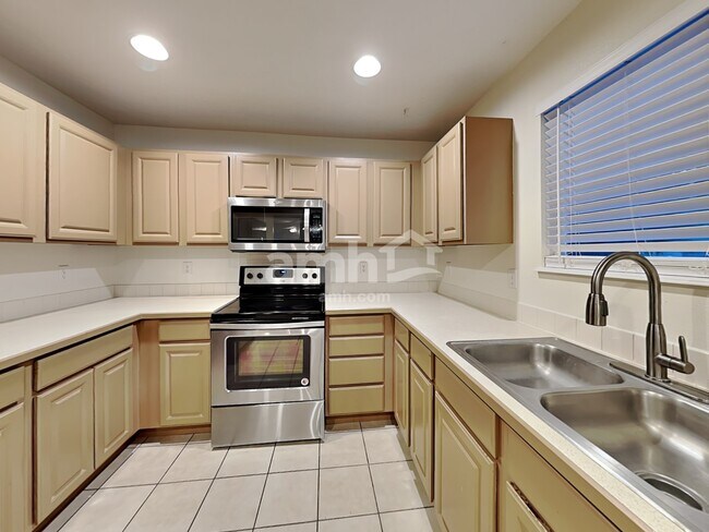 Foto del edificio - 1211 N Cambrick Dr