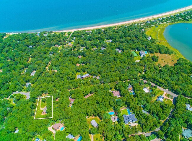 Foto del edificio - 83 3 Mile Harbor Dr