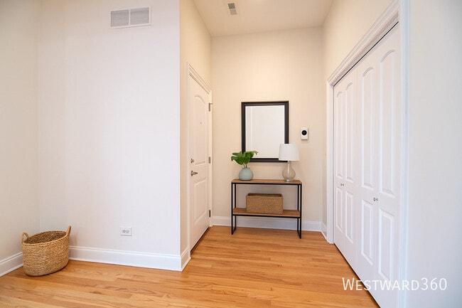 Building Photo - 5172 S Michigan Ave