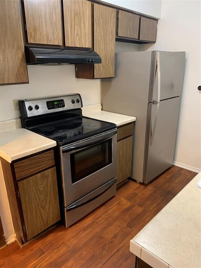 Building Photo - 8112 Sonnet Ave