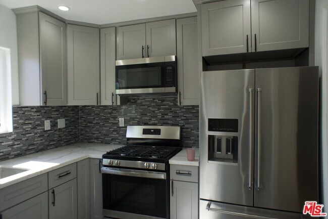 Building Photo - 2229 W 29th Pl