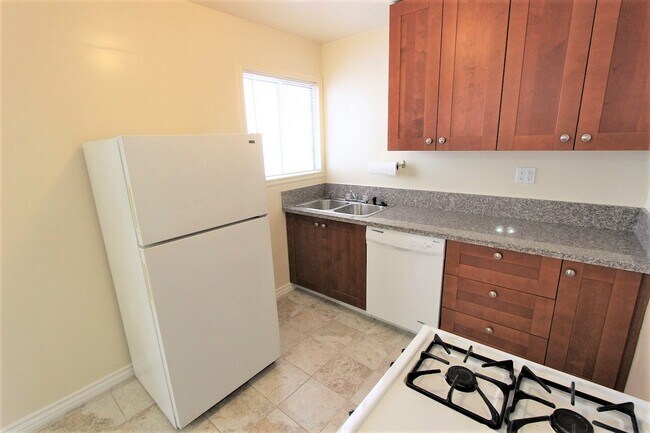 Kitchen - 1825 Taft Ave