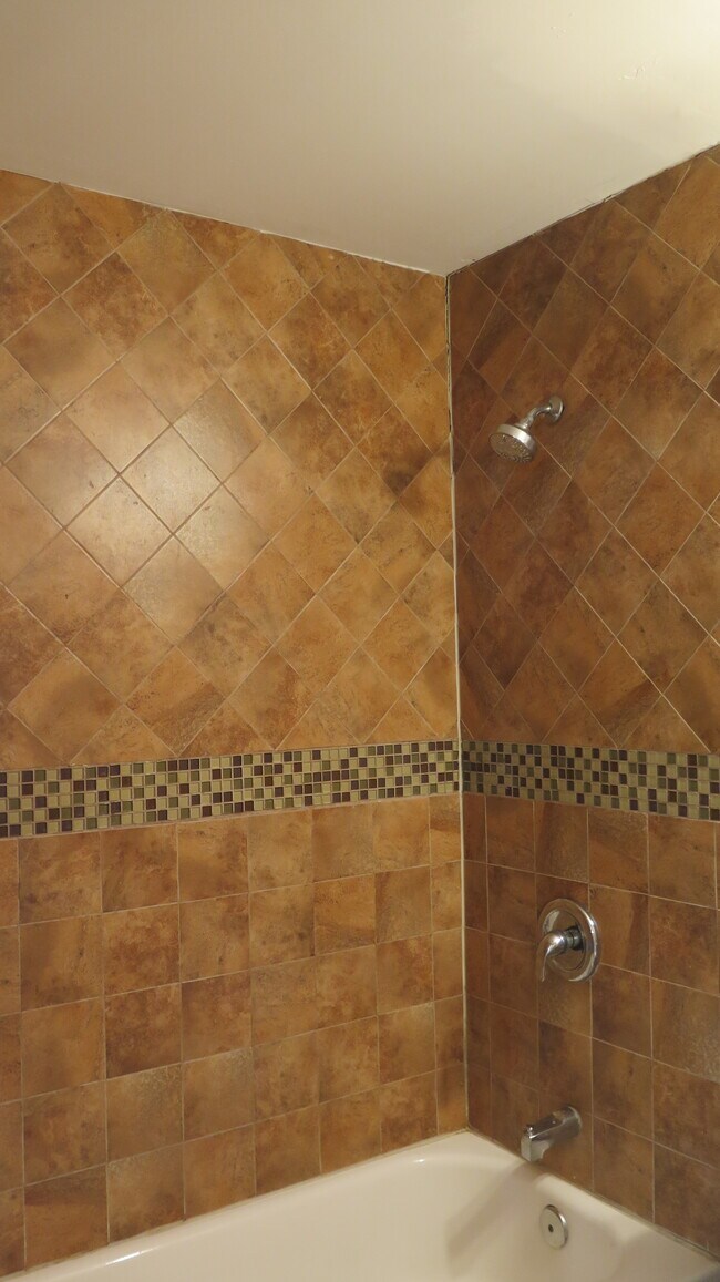 Building Photo - 118 S 11th St