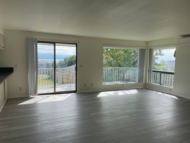 Building Photo - Spacious Admirals Cove Home with Recent Up...