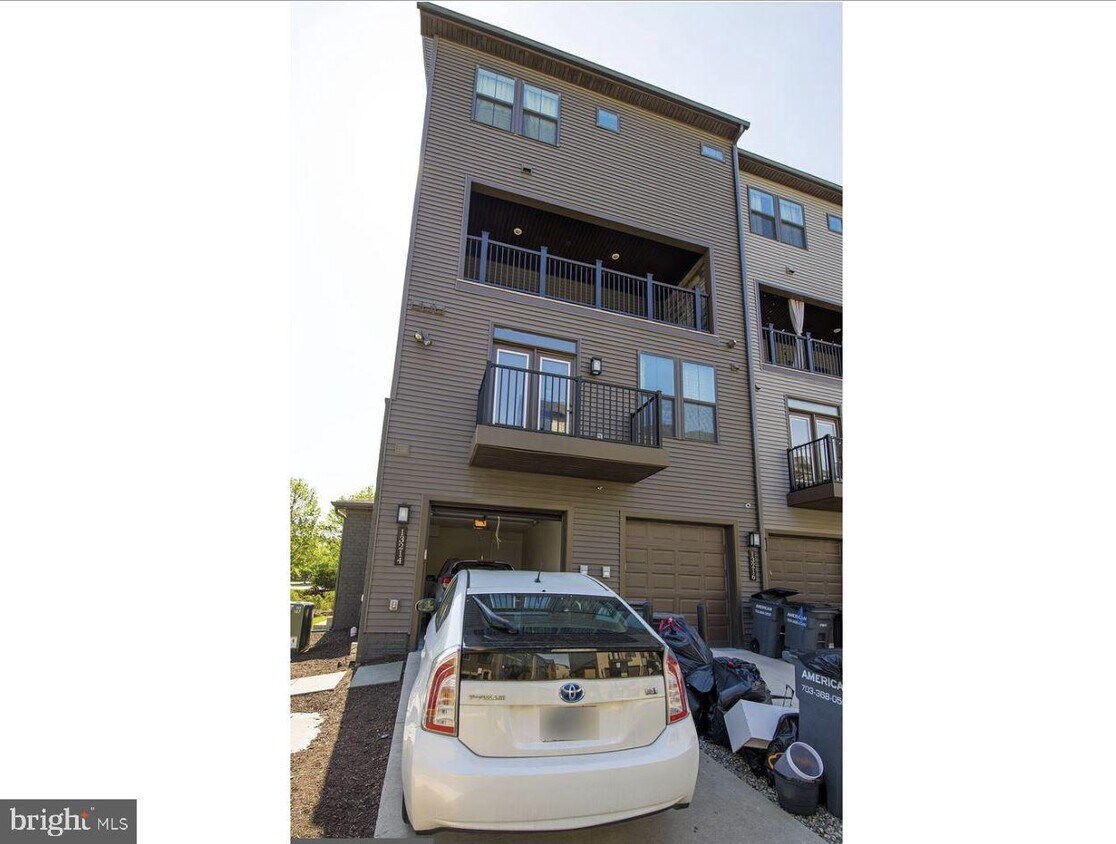 Foto principal - 13214 Woodland Park Rd