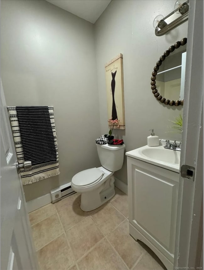 Building Photo - 208 Buckingham St