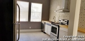 Primary Photo - 2511 N Flores St