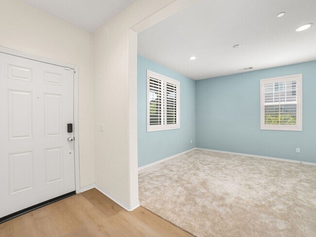 Foto del edificio - Like-New SFD in Fontana located in cul-de-sac