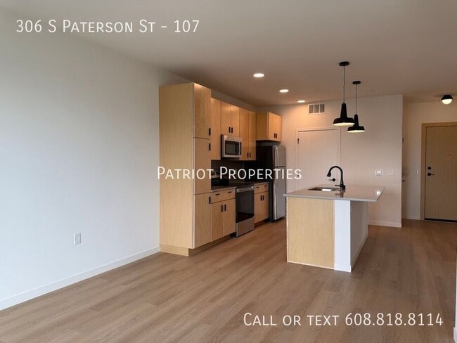 Building Photo - 306 S Paterson St