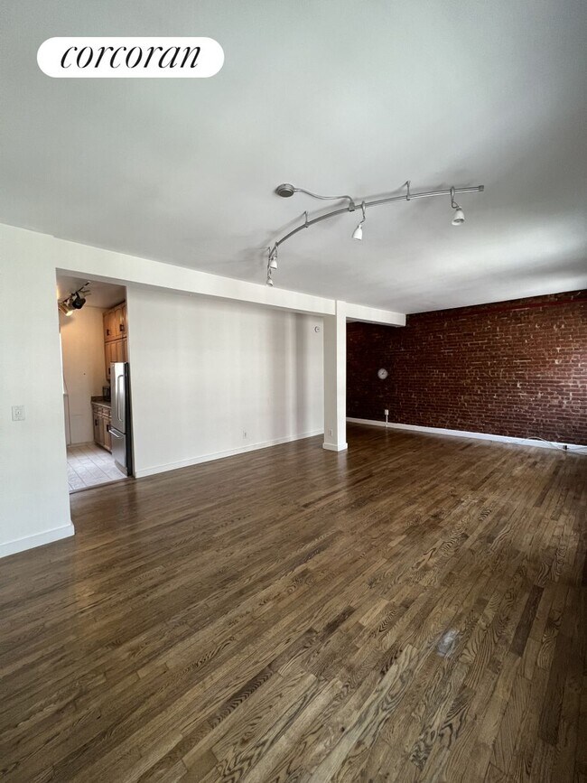 Building Photo - 314 W 94th St
