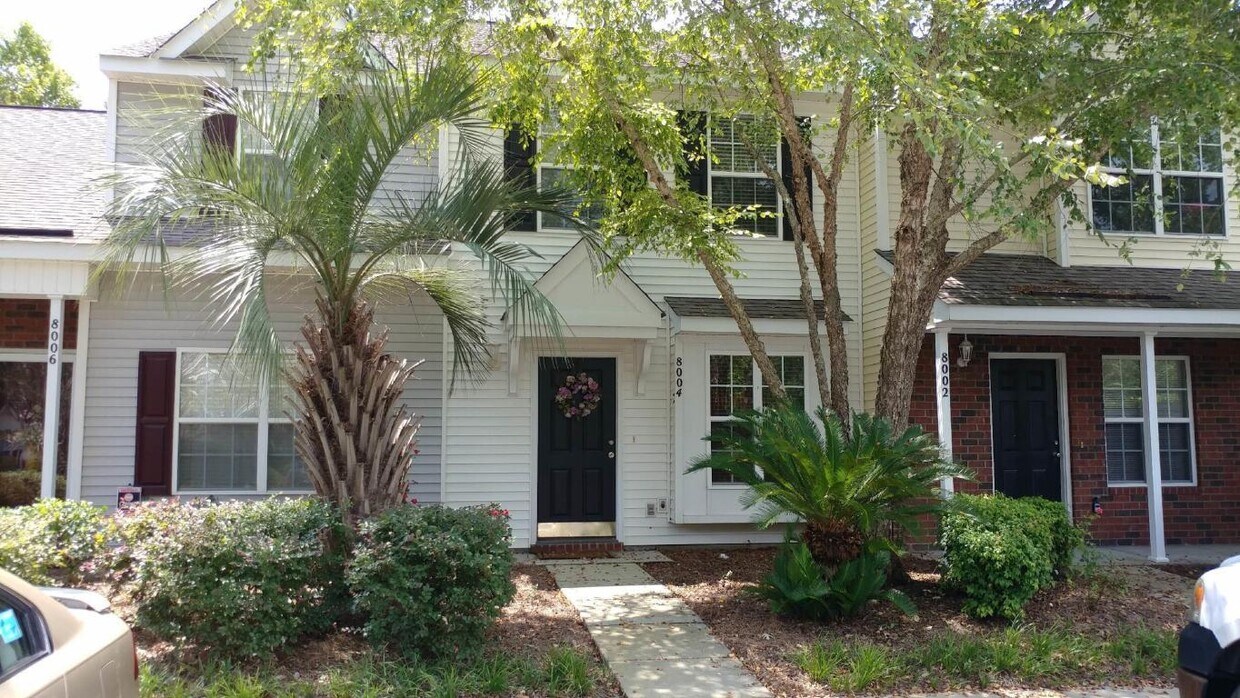 Primary Photo - Available July 1st. Oak Bluff Townhome N C...