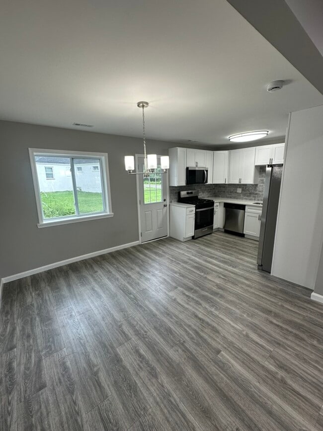 Building Photo - 4722 Raspe Ave