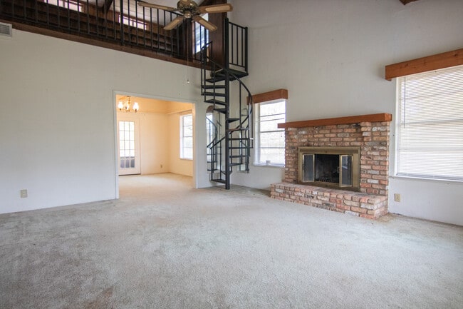 Building Photo - 1410 W Walton Rd