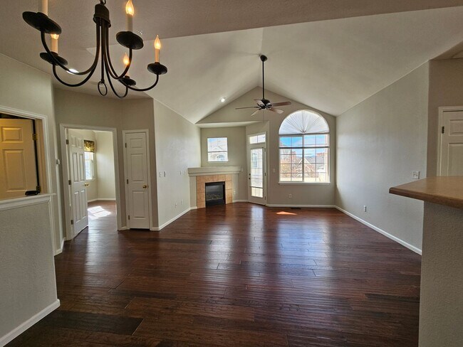 Foto del edificio - Stunning Highlands Ranch Townhome