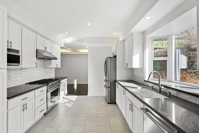 Foto del edificio - 3817 Naughton Ave