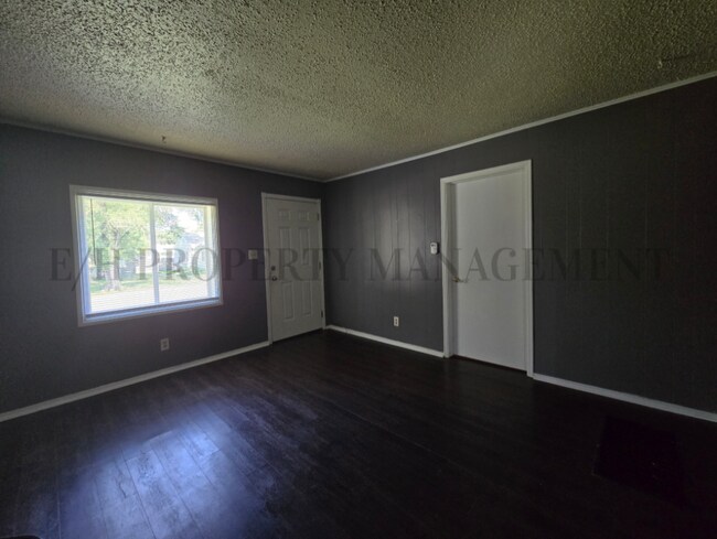 Building Photo - 810 S Terrace Dr