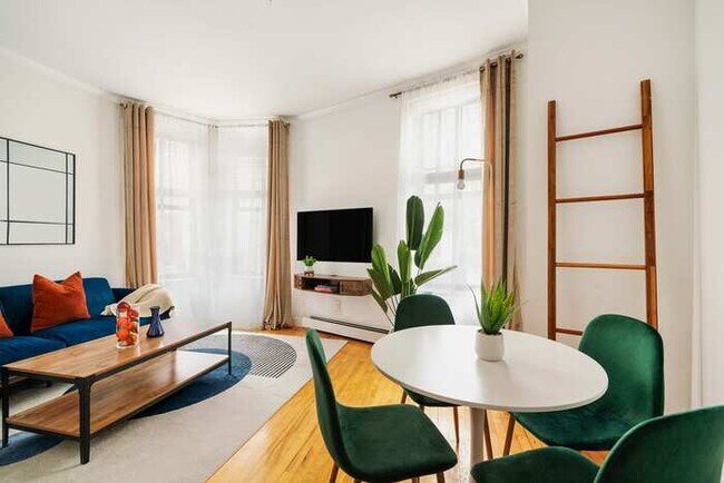 Building Photo - 139-2W Prime west village Furnished 2BR Be...
