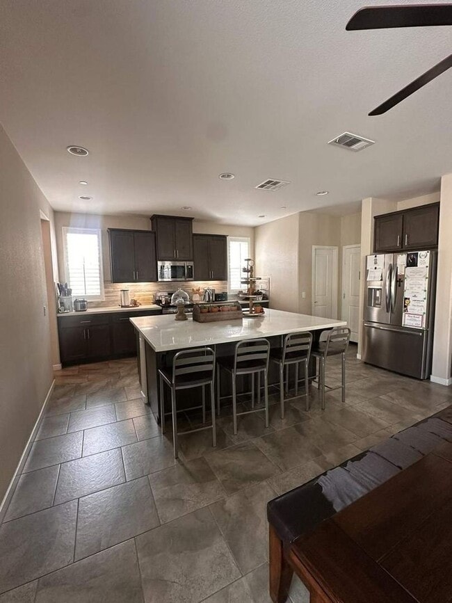 Building Photo - Stylish 4BR/3BA Home in Rosetta Canyon wit...