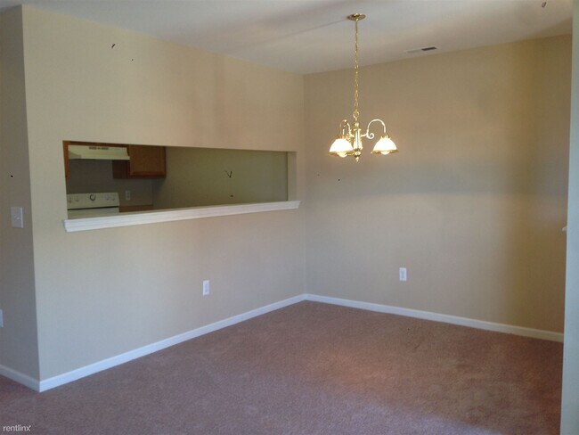 Building Photo - 2 br, 1.5 bath Townhome - 22031 Fairlane Blvd