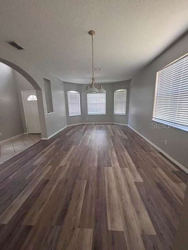 Building Photo - Golf Community Home