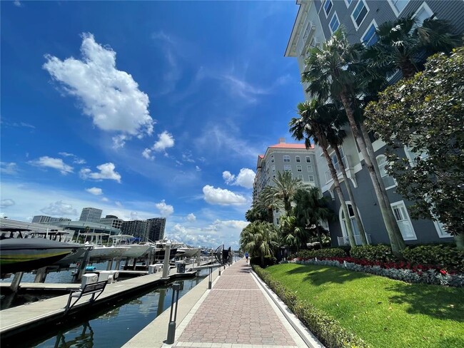 Foto del edificio - 700 S Harbour Island Blvd