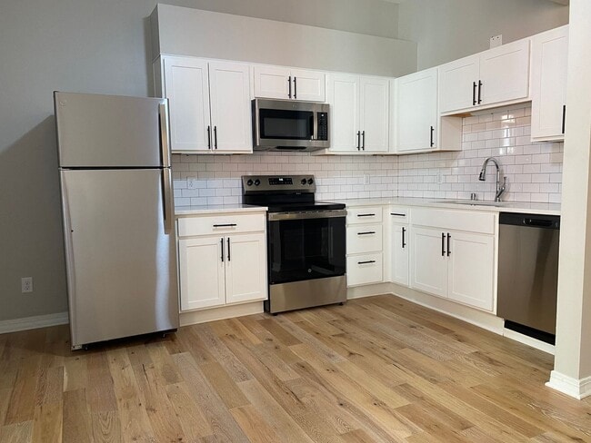 Photo - 212 W Lee St Apartment