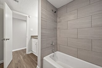 Building Photo - 1305 St Lawrence River Rd