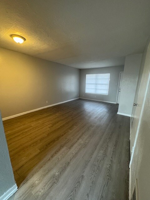 Foto del edificio - 5220 Weber Rd
