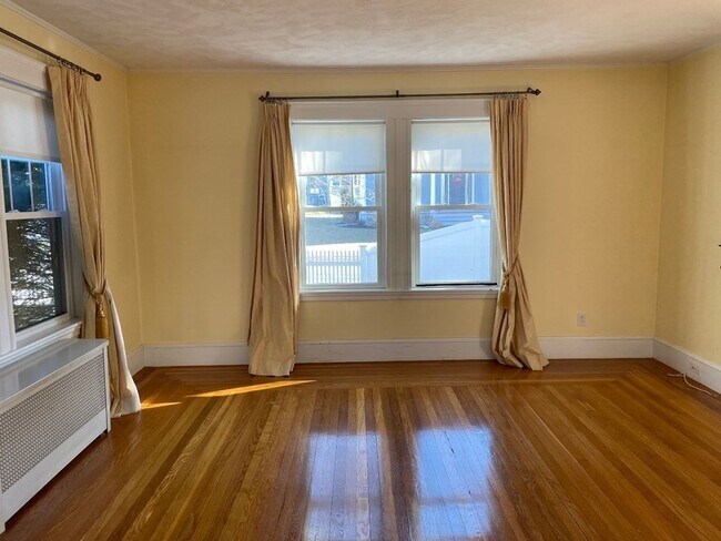 Foto del edificio - 28 Theresa Ave