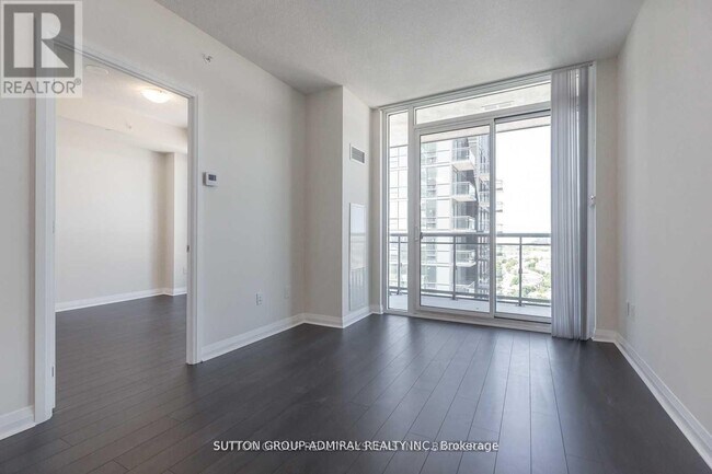 Photo du bâtiment - 5025 Four Springs Ave