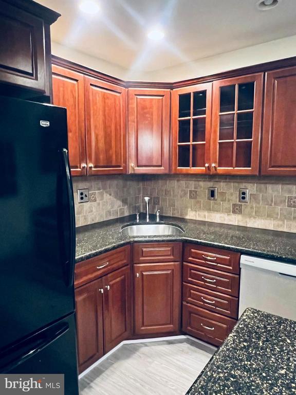 Foto del edificio - 747 Seawall Rd