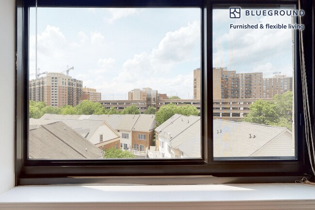 Building Photo - 1203 Fidler Ln