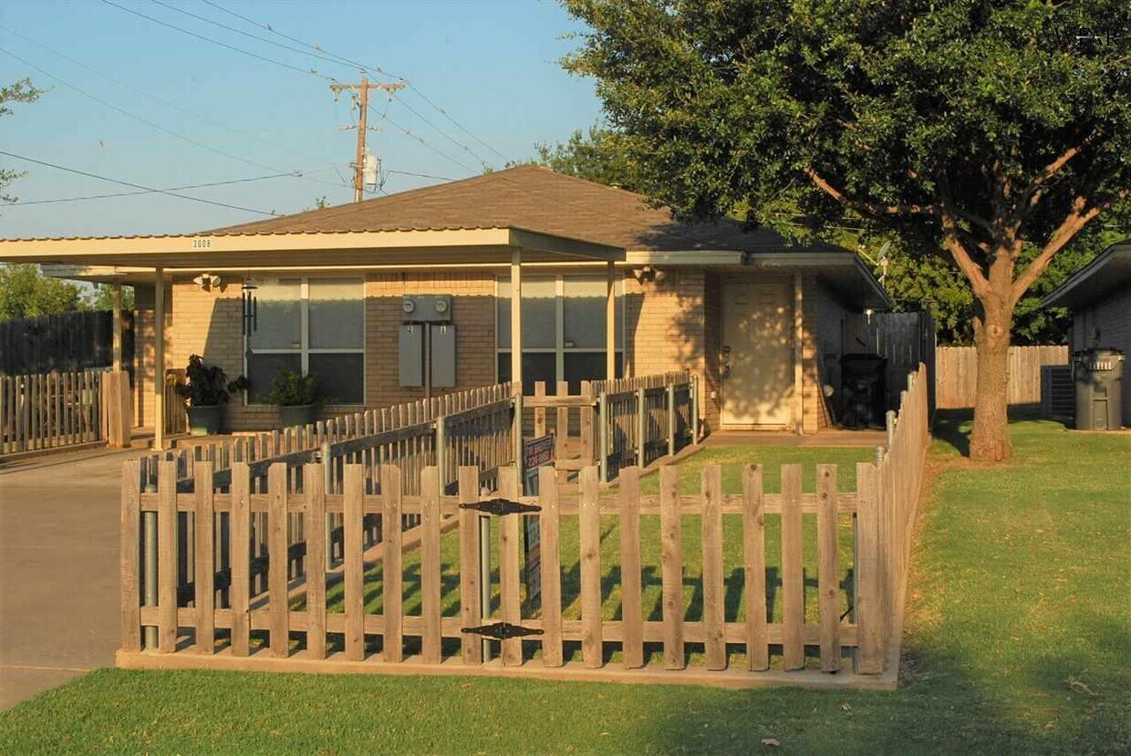 Primary Photo - 3008-3001 Grace St
