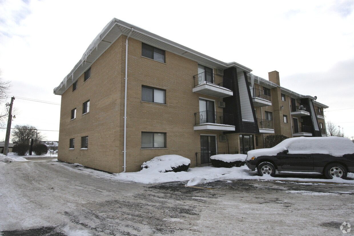 Primary Photo - Oneida Court Apartments