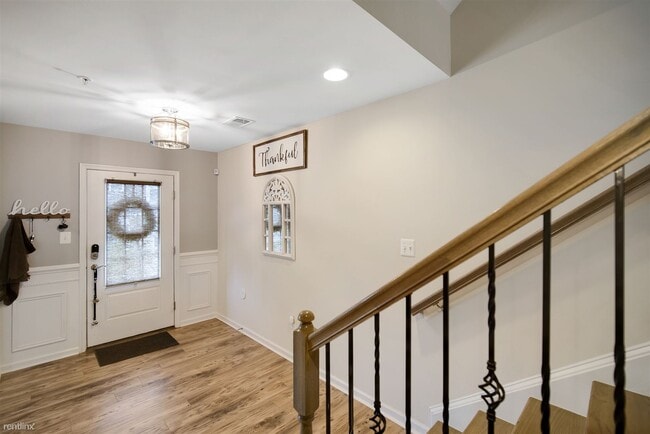 Building Photo - 3 br, 2.5 bath Townhome - 2908 Pinebrook Rd