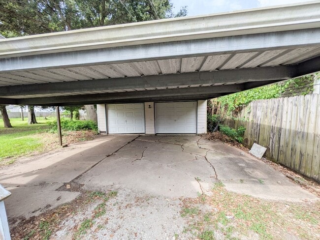 Building Photo - 3801 Stuart Ave