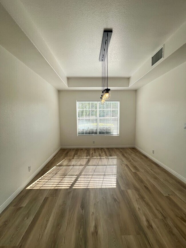 Building Photo - Gated 4 bedroom with a bonus room in Summe...