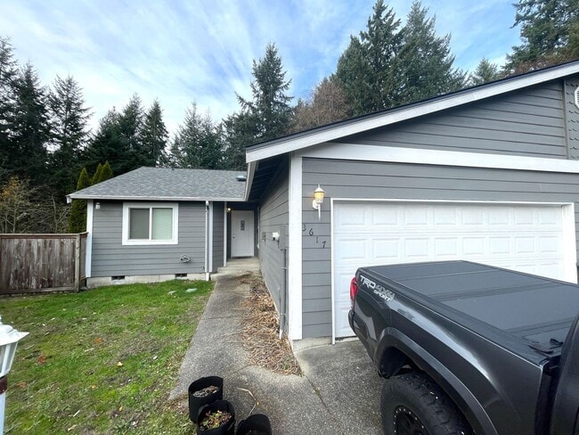 Building Photo - Remodeled 3-Bedroom Duplex Home in North G...