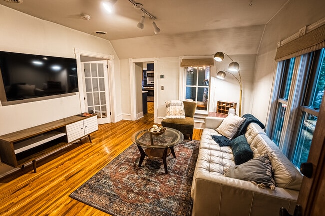 Main Living Room - 623 Taylor St NE