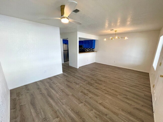 Foto del edificio - Great 1 Bedroom Condo in the Roadhaven Condos Gated Community!