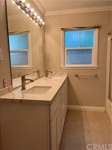 Foto del edificio - 392 N Batavia St