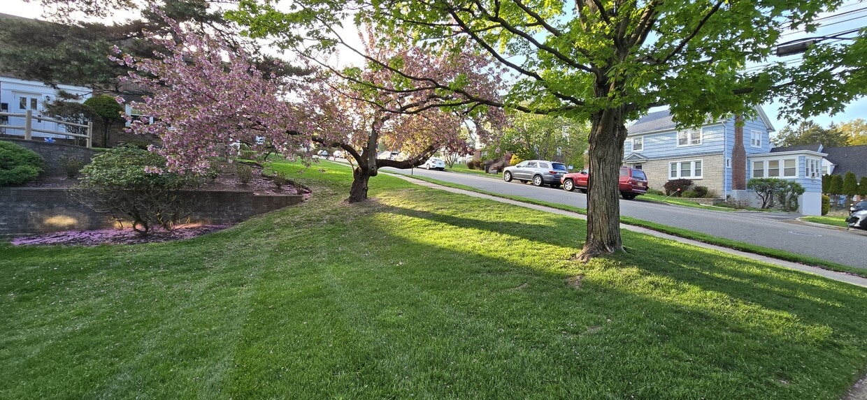 Photo - 142 E Maple St (Teaneck, NJ)